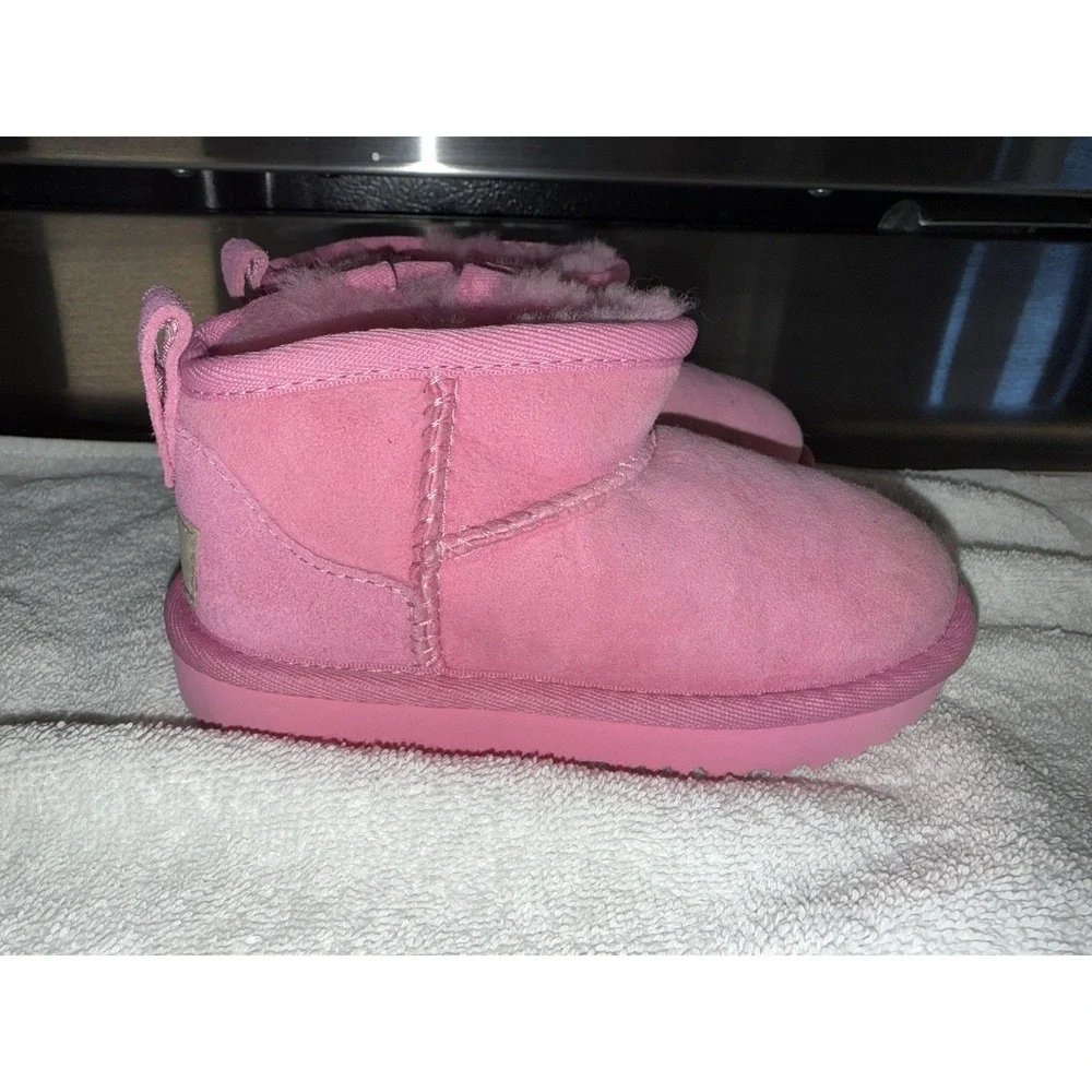 Uggs Classic Ultra Mini  Pink Boots Youth Girls Size 9‎